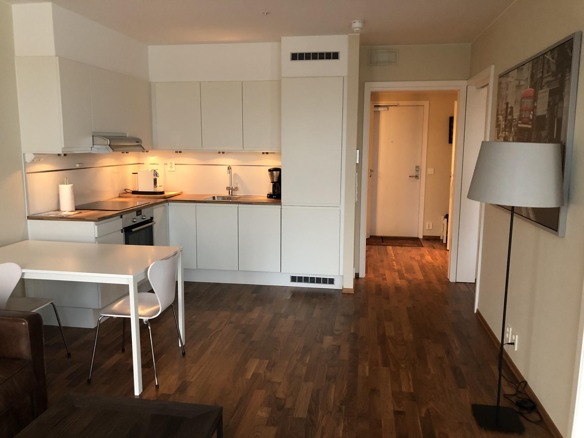 Fra stue mot kjøkken og gang